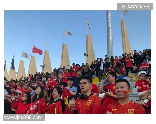 足球明星倒立洗头事件背后的趣事与明星生活揭秘